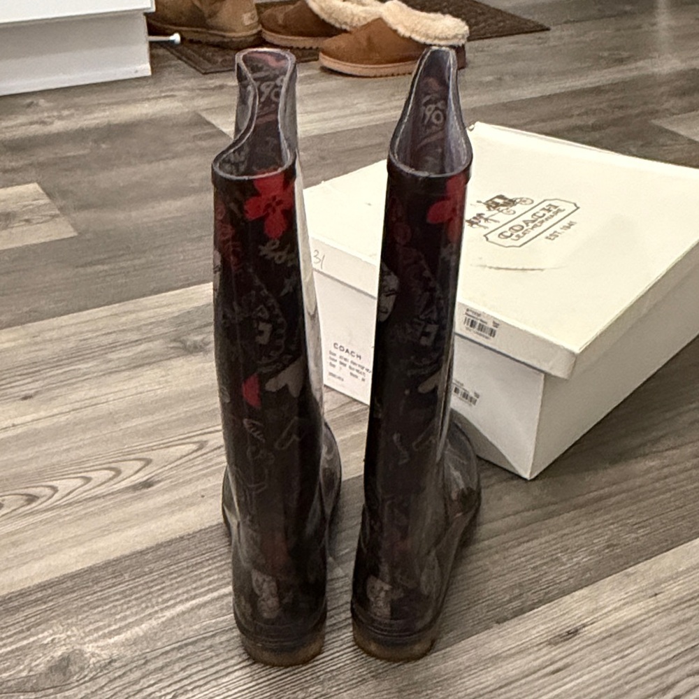 Coach Pixy Pop Black Heart Graphic Print Rain Boots Size 7 - Picture 5 of 8